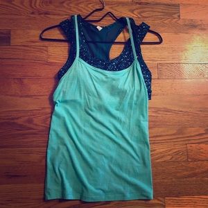 Lululemon tank with bra size 6